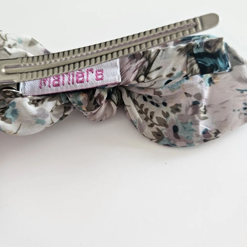 NWOT Maniere De Voir Floral Bow Hair Clip